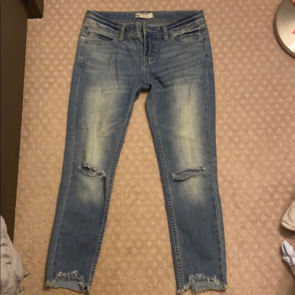 Free people size w 26 knee cut jeans
